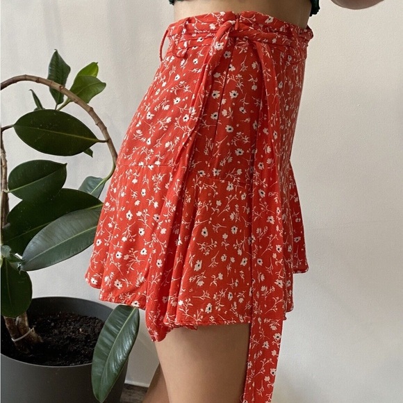 SOLD Red floral skort ❣️ - Picture 8 of 9